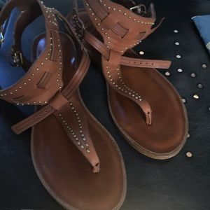 one State brown sandals